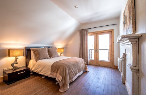 Lac Superieur Village Ski Chalet | RCNT Chalets /4 bedroom Chalet with private spa
