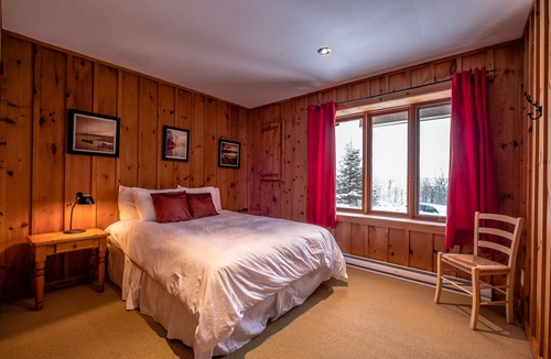 Lac Superieur Village Ski Chalet | RCNT Chalets / Scandinave 5 bedroom Chalet with private spa