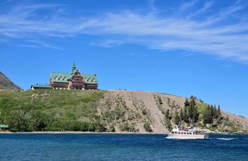 Fort Macleod Hotel | Red Coat Inn Motel