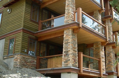 Rossland House | Red Mountain Resort Mountainside Chalet. Minutes from World Class Skiing