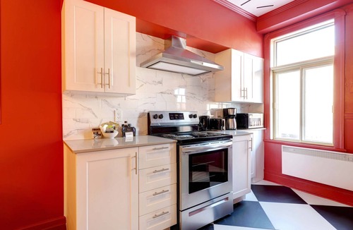 Hochelaga House | Red My Mind | Subway nearby | Parking