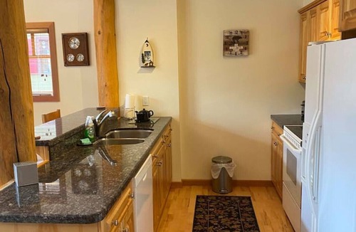 Rossland Condo | Red Rob #6 - 2 bedroom Sleeps 6