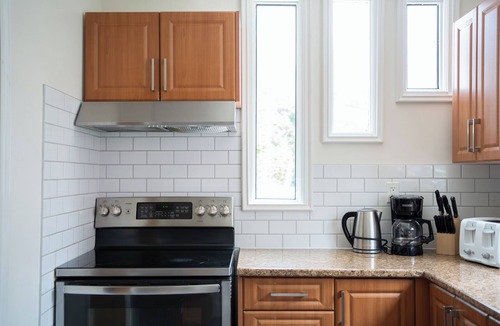 Tobermory House | Red Roof Cottage-Sleeps 22 | 5 Mins to Downtown Tobermory!
