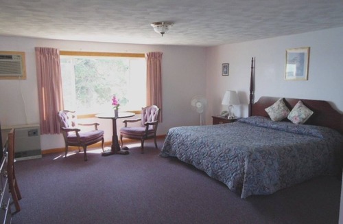 Robbinston Hotel | Redclyffe Shore Motor Inn