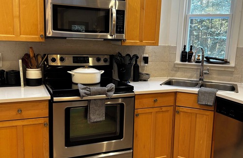 Dysart et al Cottage | Redstone Haus. Cozy Peaceful Family Cottage on Beautiful Redstone Lake