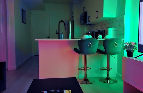 Southwest Edmonton House | Reignare suites