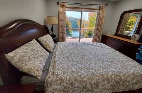 Dysart et al Cottage | Relax at cozy 3-Bedroom cottage on the lake