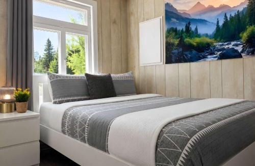 Saint-Tite-des-Caps Ski Chalet | Relaxing Chalet Getaway with Spa Fireplace & BBQ