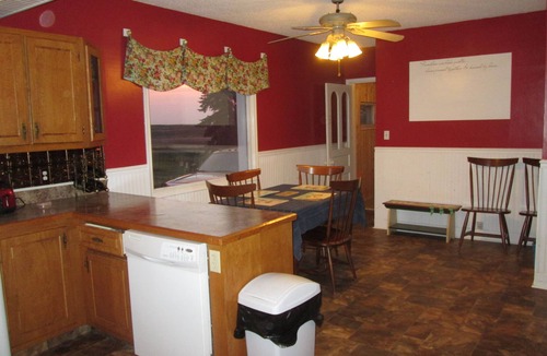 Morse House | Relaxing Prairie Farm House for Travelers, Birders and Hunters