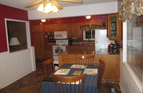 Morse House | Relaxing Prairie Farm House for Travelers, Birders and Hunters