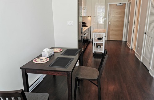 Kitsilano Condo | Relocation special/Kits Garden View Condo