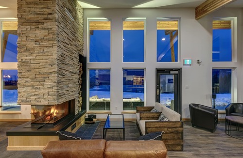 Usk House | Remote Luxury Waterfront Mountain Estate