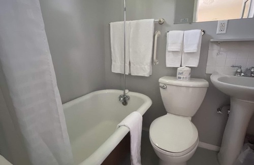 Salmo Hotel | Reno Motel