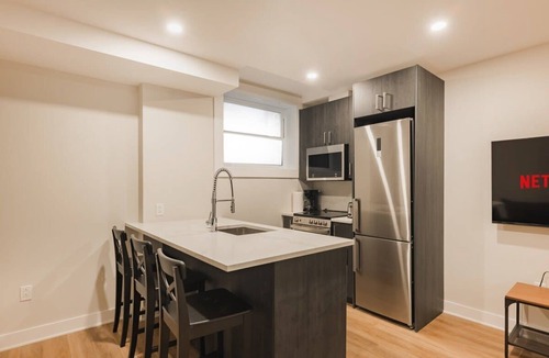 Shaughnessy Village Apartment | Renovated Comfy 3BDR in Downtown Montreal
