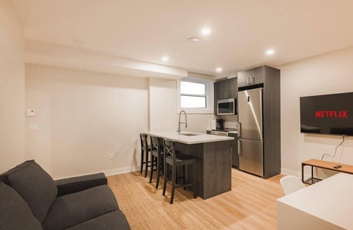 Shaughnessy Village Apartment | Renovated Comfy 3BDR in Downtown Montreal