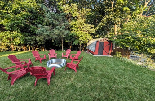 Port Stanley Cottage | Renovated Ravine Cottage | Walk to Beach | Sleeps 8 | A/C, BBQ, & Firepit