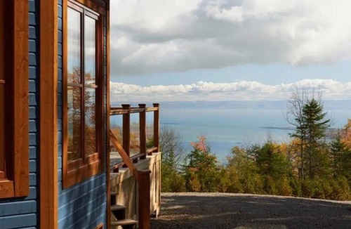 Les Eboulements House | Rezervë Blue Cottage at Domaine Charlevoix