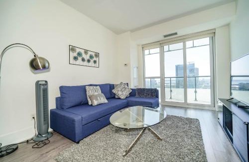 Toronto Entertainment District Apartment | RHD Suites Luxury Downtown Toronto Condo CN Tower MTCC Blue Jays Free Parking