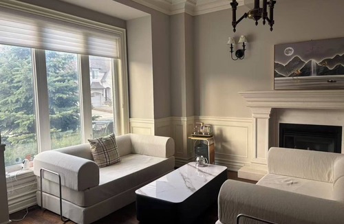 North York House | right Ensuite Room 201 near Sheppard Subway | Free Parking & Wi Fi
