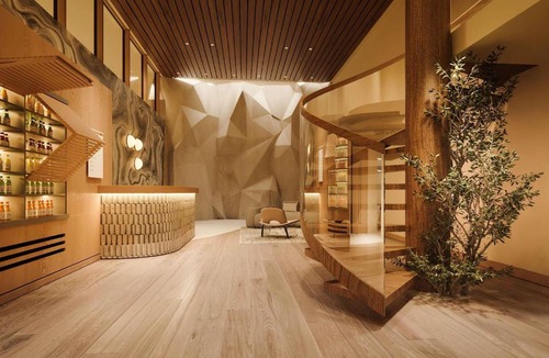 Banff Hotel | Rimrock Banff, Emblems Collection