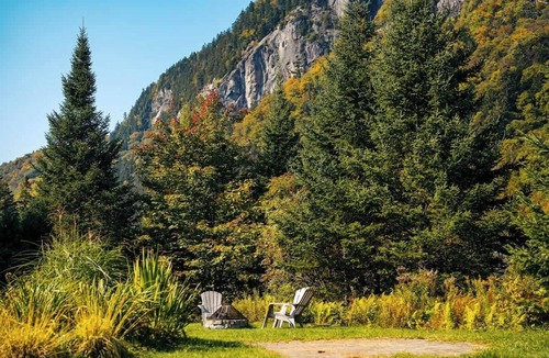 Saint-Raymond Cabin | River Access Chalet: Hot Tub, Kayak & Firepit