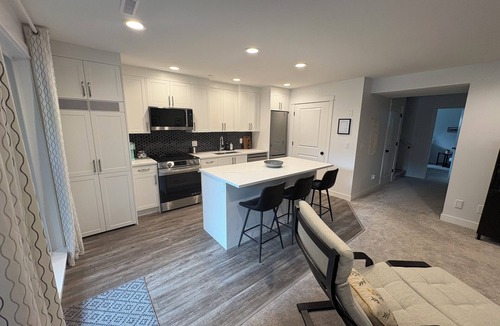 Langley House | River Walk Peaceful Suite in Fort Langley 1 Bed, 1 Bath, Sleeps 4