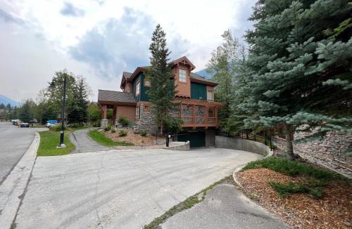 Panorama Apartment | Riverbend Townhomes by StayIn