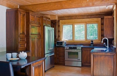 Mont-Tremblant House | Riverfront loghome. 3-minutes to ski resort. Theatre room as bonus 5th bedroom.