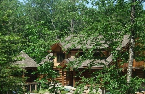 Mont-Tremblant House | Riverfront loghome. 3-minutes to ski resort. Theatre room as bonus 5th bedroom.