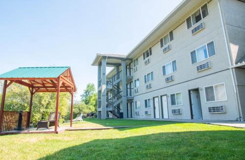 City Centre Hotel | Riverland Inn & Suites