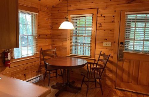 Cushing House | Rivers Edge Cabins - Tranquil Nook
