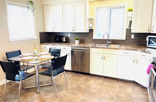 Northeast Edmonton House | Riverside 4 bdrm w 2 KING beds 10min DT Sleeps 8!