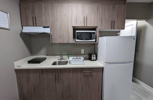 Medicine Hat Hotel | Riverside Motel & Suites