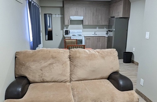 Medicine Hat Hotel | Riverside Motel & Suites