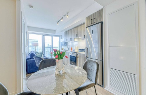 Garden District Hotel | RivetStays | The Jarvis Executive Suite – 1 Bedroom + Den Suite