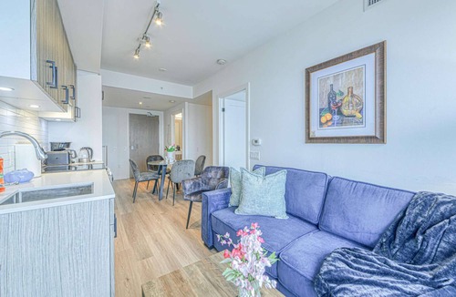 Garden District Hotel | RivetStays | The Jarvis Executive Suite – 1 Bedroom + Den Suite