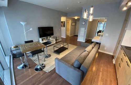 Toronto Entertainment District Hotel | RivetStays | The York City Suite – 3 Bedroom Retreat