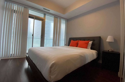 Toronto Entertainment District Hotel | RivetStays | The York City Suite – 3 Bedroom Retreat