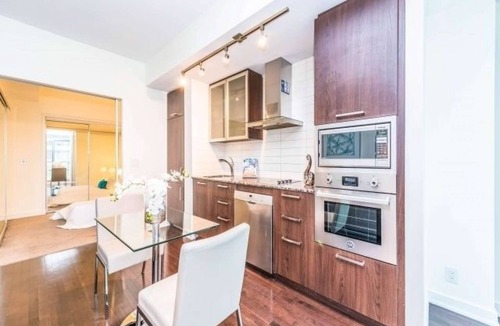 Toronto Entertainment District Hotel | RivetStays | The York Deluxe Suite – 3 Bedroom Retreat