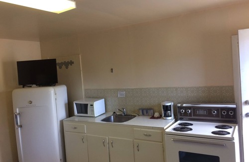 Merritt Hotel | Road Runner Motel