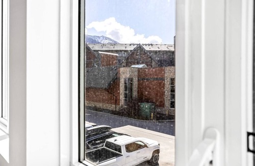 Teepee Town Condo | Rockies Getaway w/Mountain Views Near DT/Banff!