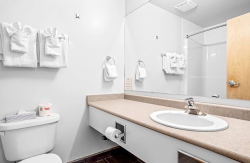Teepee Town Condo | Rockies Getaway w/Mountain Views Near DT/Banff!