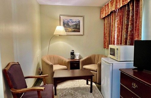 Renfrew Cabin | Rocky Mountain Lodge - Standard Room, 1 Queen Bed