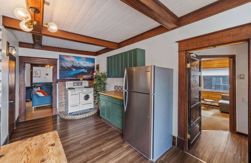 Banff House | Rocky Mountain Retreat- Enormous House Sleeps 23