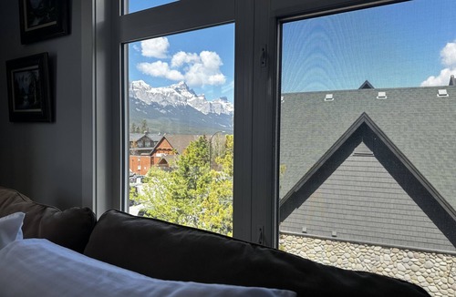 Cougar Creek Apartment | Rocky Mountain View Condo