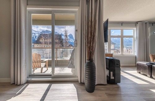Cougar Creek Apartment | Rocky Mountain View Condo