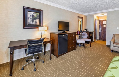 Stratford Hotel | Rodeway Inn Festival