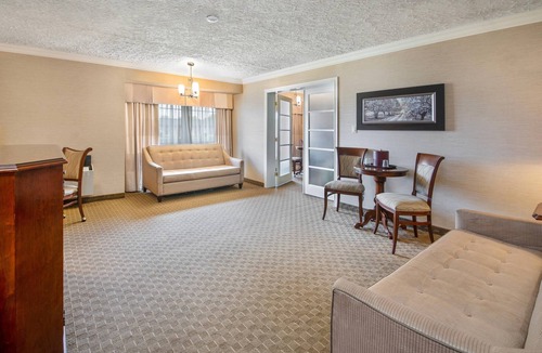 Stratford Hotel | Rodeway Inn Festival