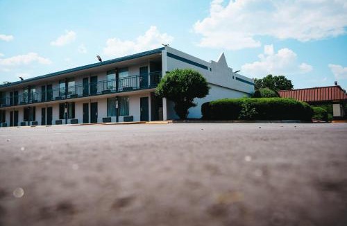 Monroe Hotel | Rodeway Inn Monroe