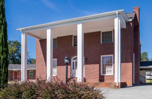Walhalla Hotel | Rodeway Inn & Suites Walhalla